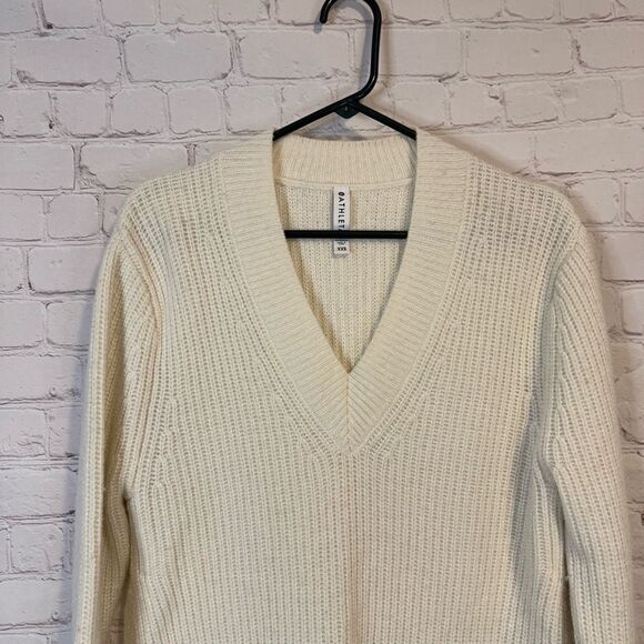 Athleta Shasta V-Neck Cream size XXS - Picture 2 of 9